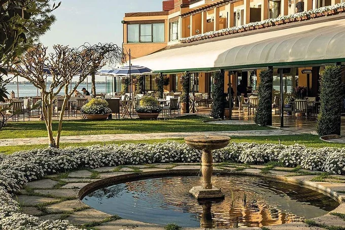 The garden, fountain and terrace restaurant at Belmond Hotel Cipriani, Venice