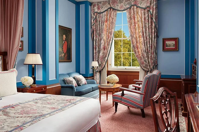 A blue and rose guest room at The Lanesborough, London